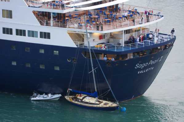 29 August 2018 - 07-18-02.jpg
Bit of an 'ooops' about this. Cruise ship Saga Pearl II was coming into Dartmouth when the back end swung against a number of moored yacht including the classic Matawa (blue and cream yacht). Thankfully there was little damage.
#CruiseShipCollisionDartmouth ¢DartmouthSagaPearlII